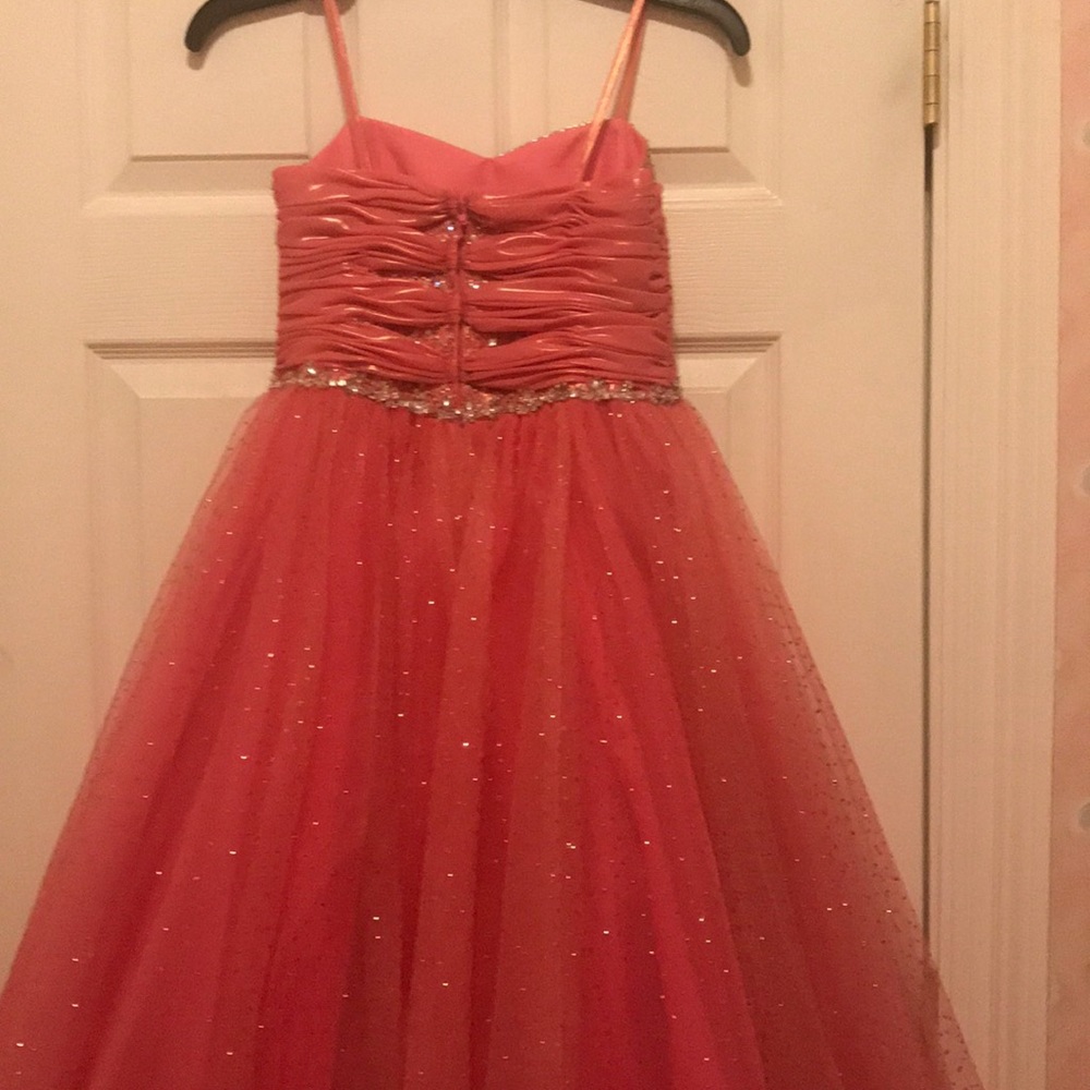 Beautiful Pink Girls formal Gown - Picture 4 of 8